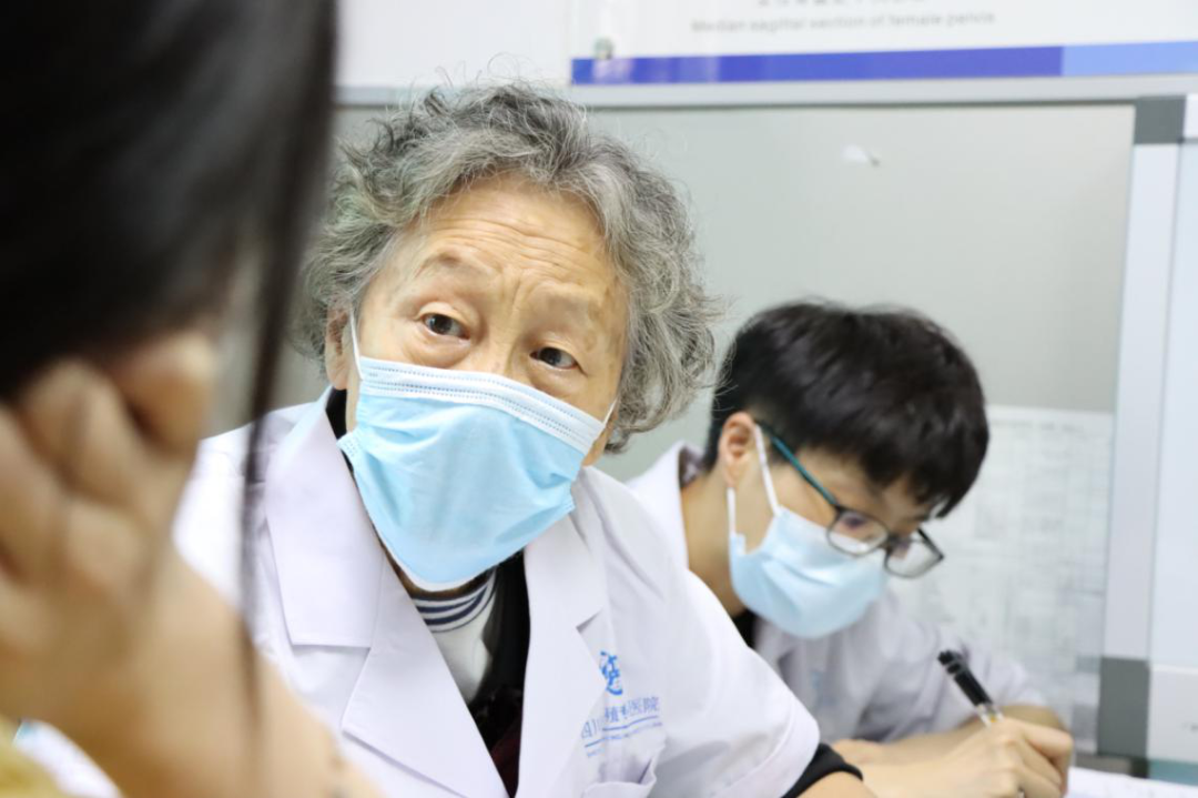 注意注意！华西杨延林教授在四川省生殖专科医院定期坐诊啦！