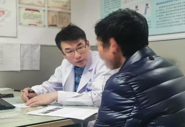 田龙博士在四川省生殖健康研究中心附属生殖专科医院会诊